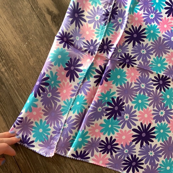NWT Daisy Print Floral Square Neck Scarf Teal Purple - Picture 3 of 5